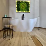 Διαμέρισμα Pine & Wine Bathtub *