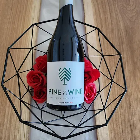Pine & Wine Bathtub Lejlighed *