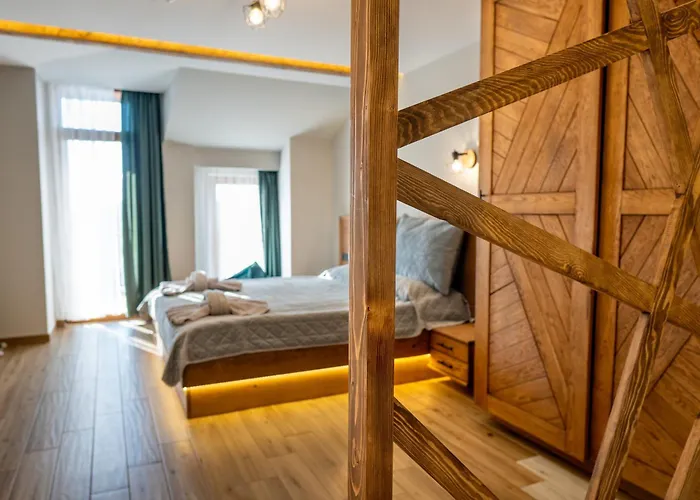 Apartment Pine & Wine Bathtub